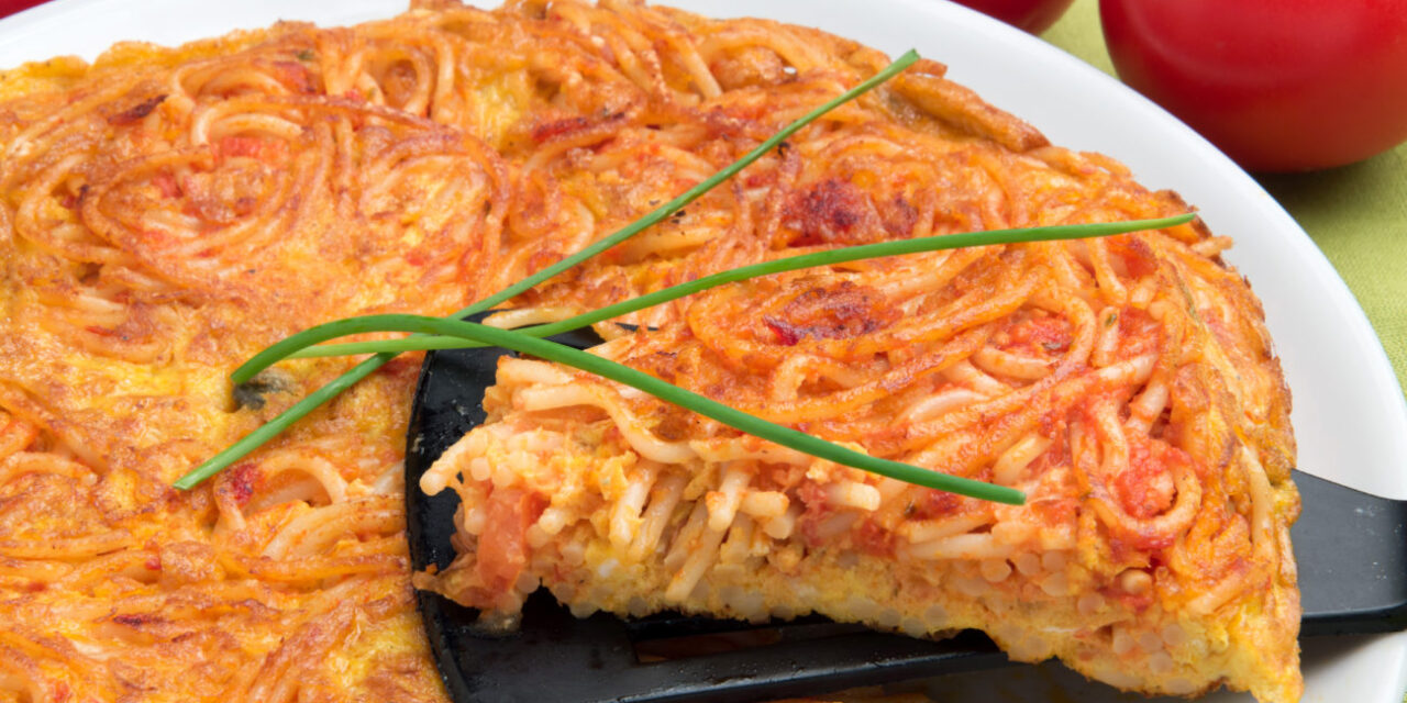 Solo chi è del sud può capire il sentimento che suscita questa frittata. E chi è del nord? Imparerà ad apprezzarlo subito.  Evviva tutte le nonne del sud, evviva la frittata!