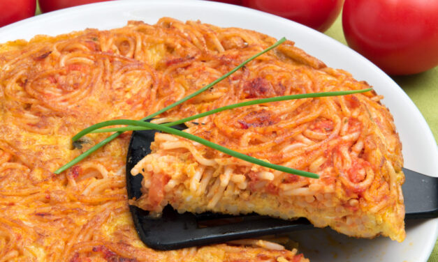 Solo chi è del sud può capire il sentimento che suscita questa frittata. E chi è del nord? Imparerà ad apprezzarlo subito.  Evviva tutte le nonne del sud, evviva la frittata!